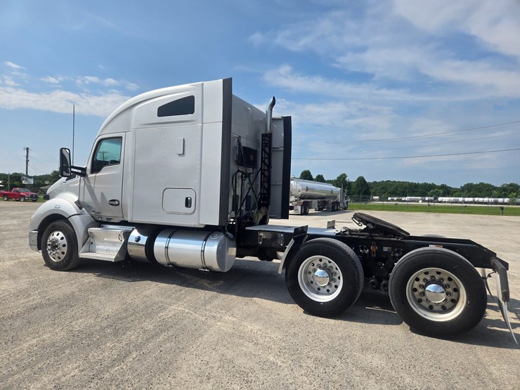 2018-kenworth-t680-image-10