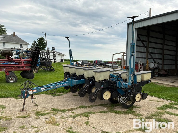 2000-kinze-2000-image-1