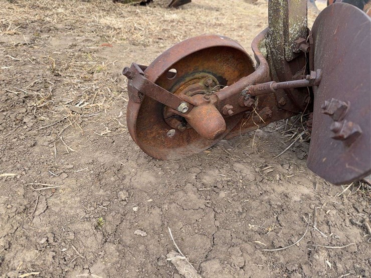 john-deere-two-bottom-plow-image-14