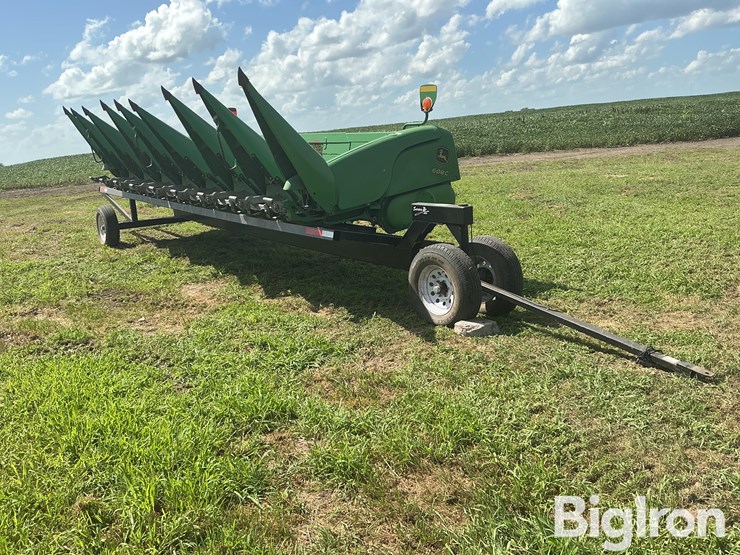 2011-john-deere-608c-image-1