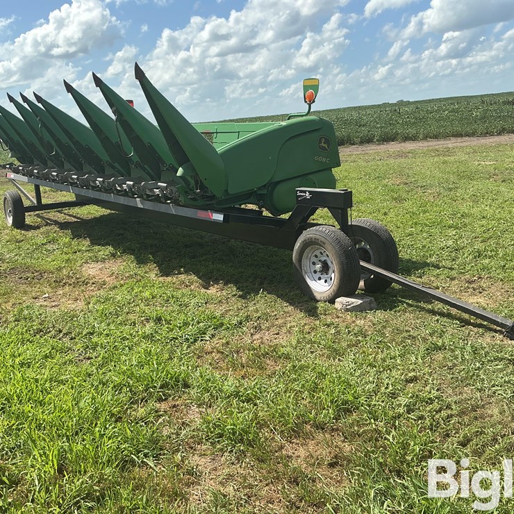 2011 JOHN DEERE 608C