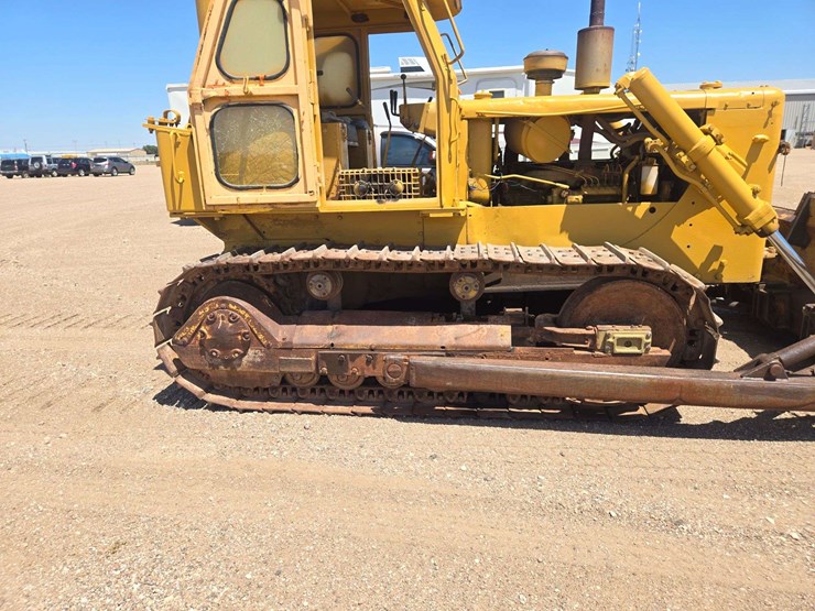 caterpillar-dozer-crawler-tractor-image-18