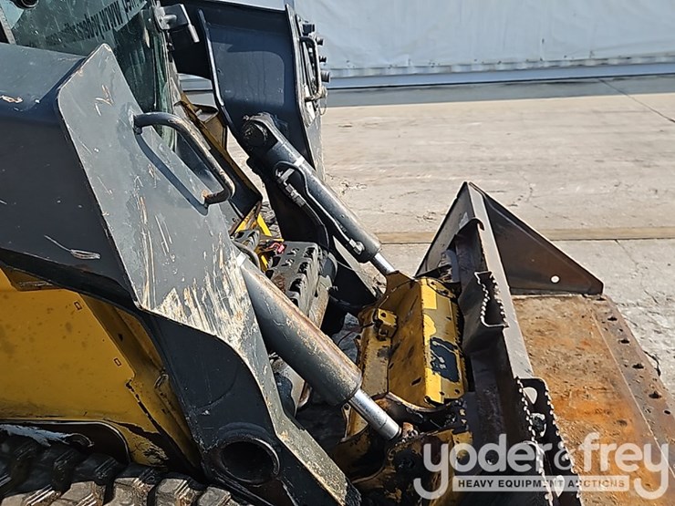 2021-deere-331g-image-12
