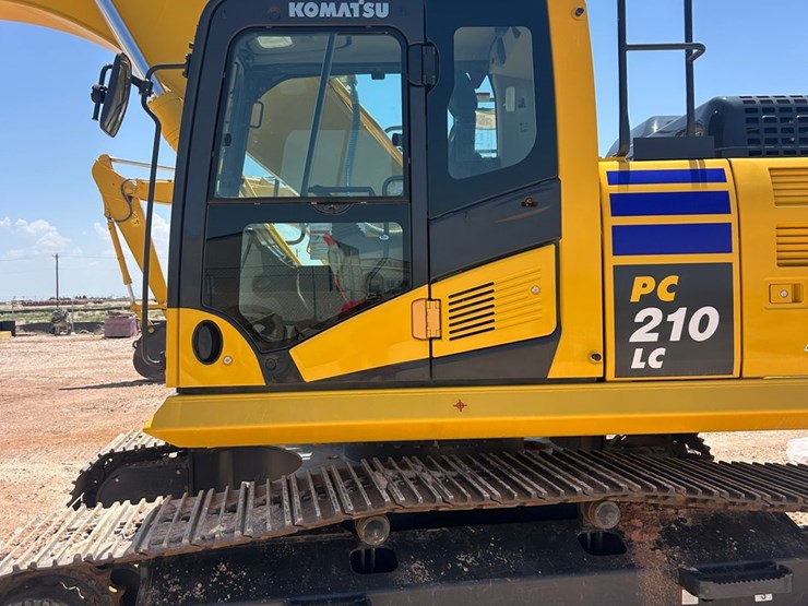 2025-komatsu-pc210-image-16