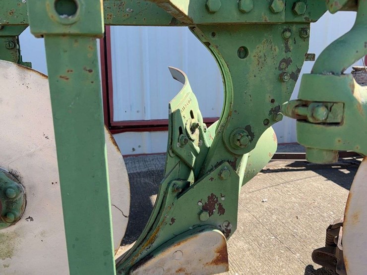 john-deere-three-point-four-bottom-plow-image-16