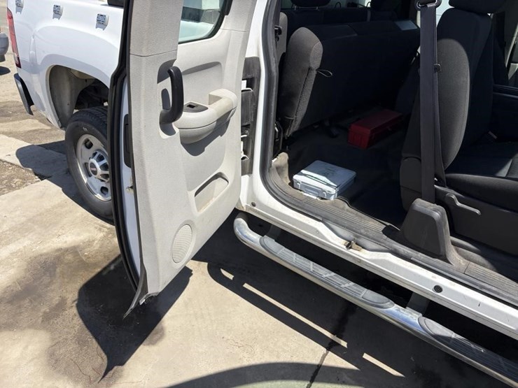 2012-gmc-sierra-2500-image-11