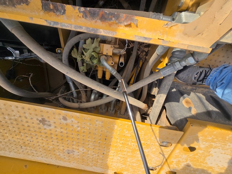 2019-caterpillar-320-image-34