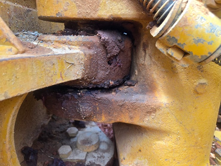 2005-caterpillar-d5n-xl-image-44