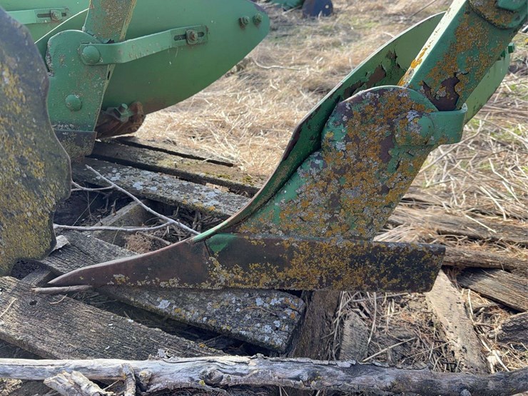 john-deere-pull-type-three-bottom-plow-image-21