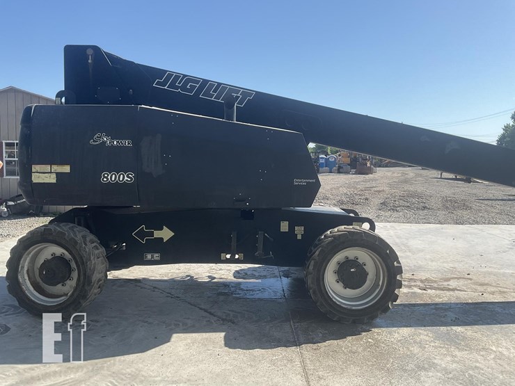 2013-jlg-800s-image-5