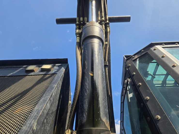 2015-caterpillar-521b-image-105