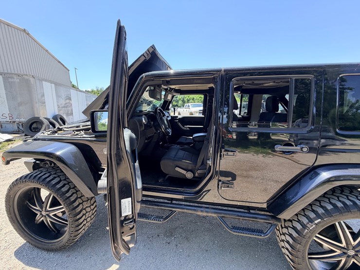 2011-jeep-wrangler-image-33