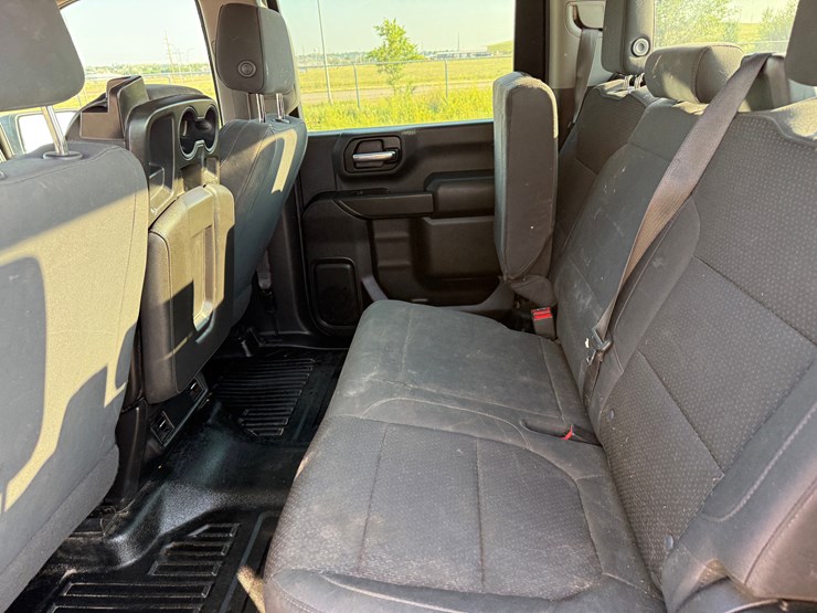 2021-chevrolet-silverado-2500hd-image-21