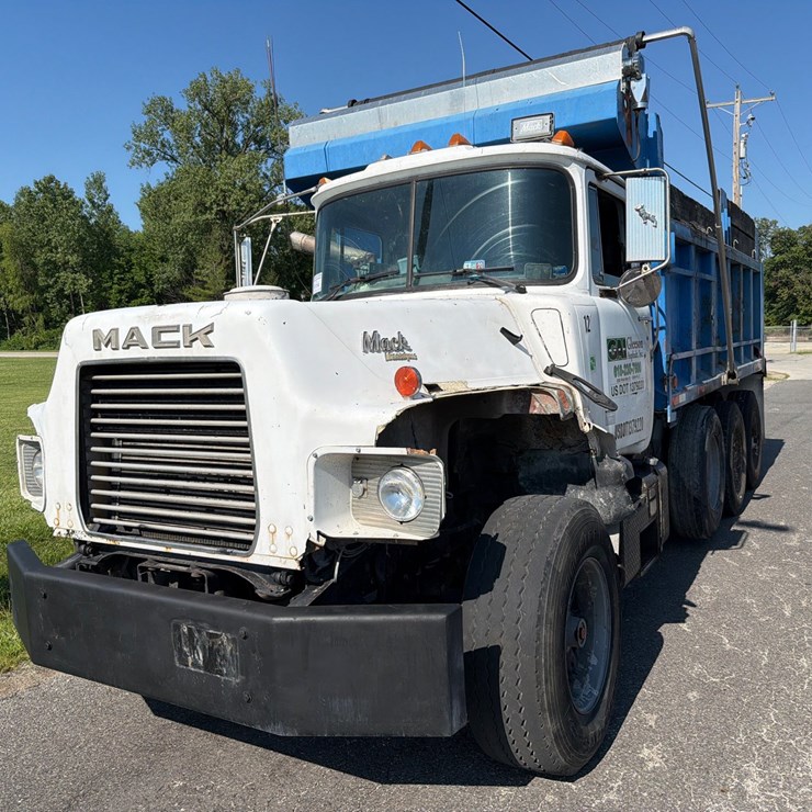 1993 MACK DM690S