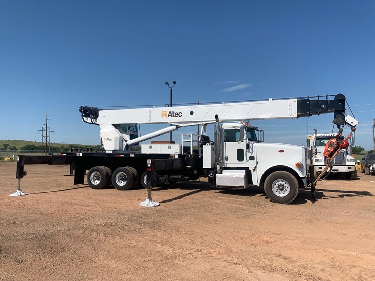 2012-peterbilt-367-image-37
