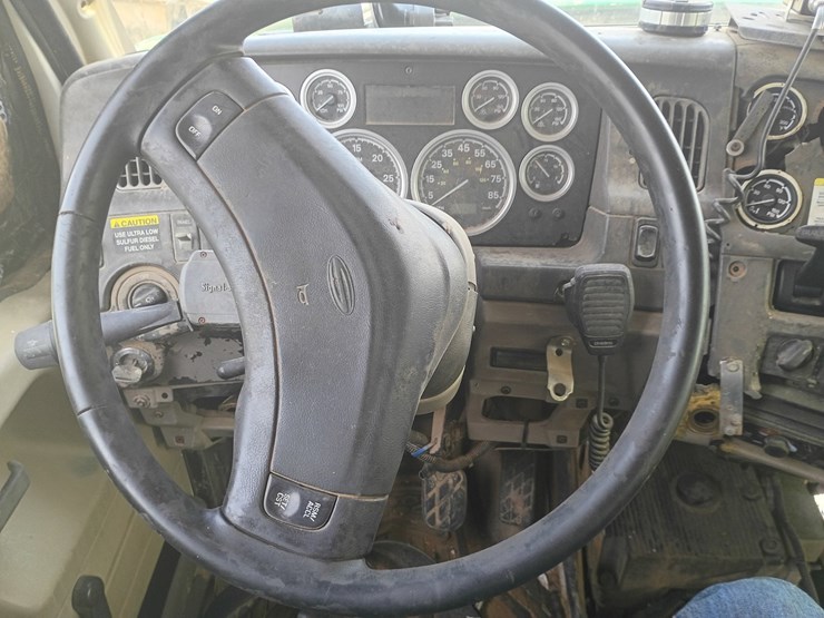 2008-sterling-l9500-image-61