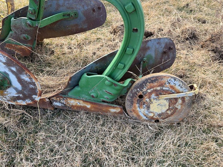 john-deere-pull-type-two-bottom-plow-image-23