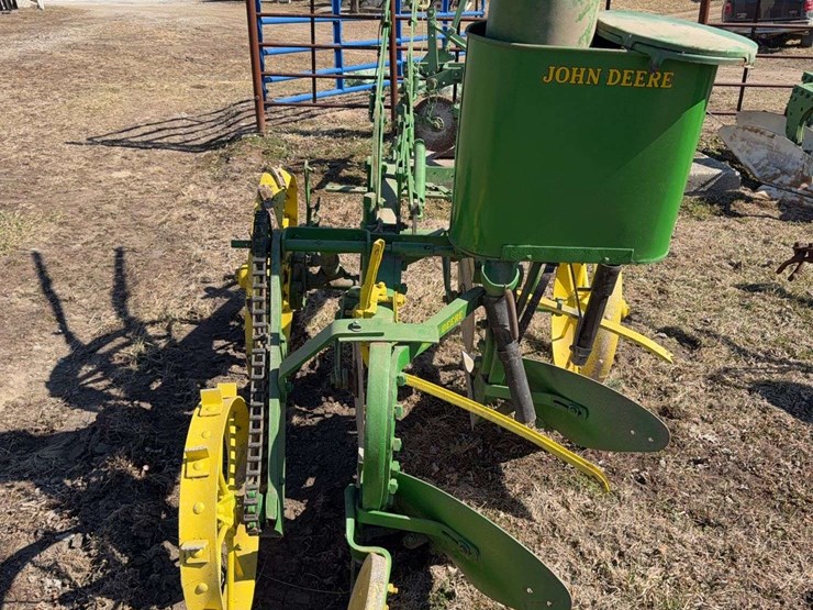 john-deere-pull-type-two-bottom-plow-image-4
