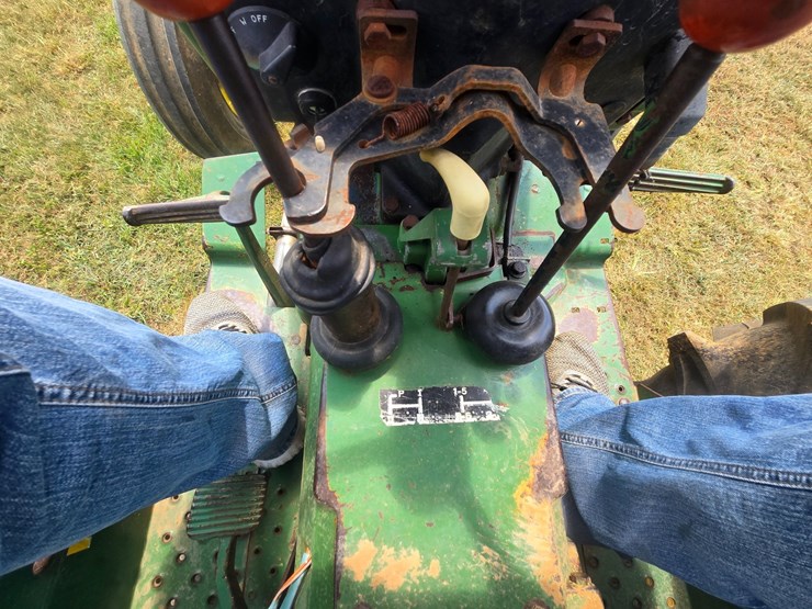 john-deere-2240-image-26