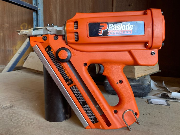 #3405-•-paslode-cordless-nail-gun-with-charger-image-6