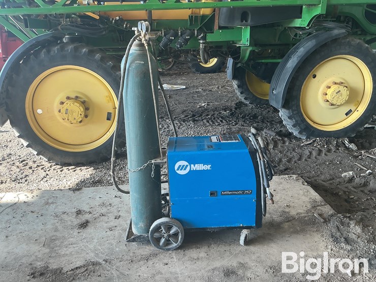miller-252-wire-feed-welder-image-4