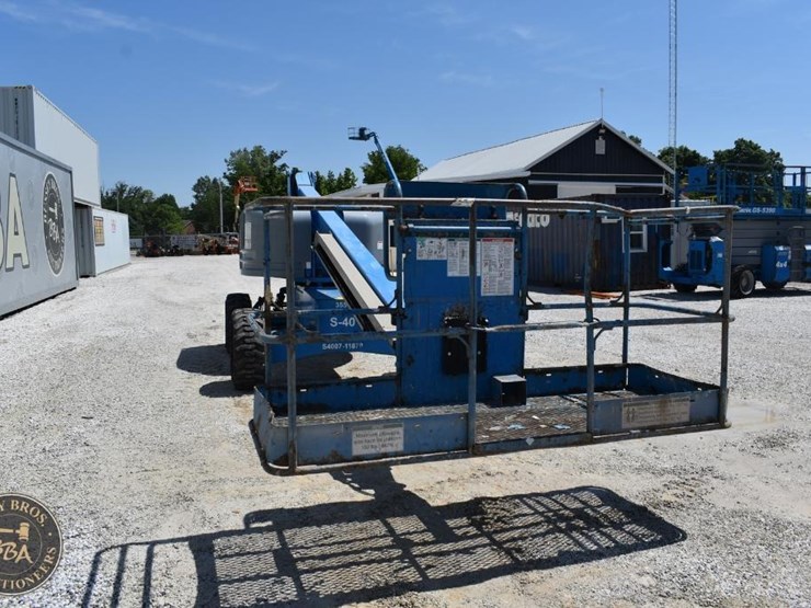 2007-genie-s40-image-17