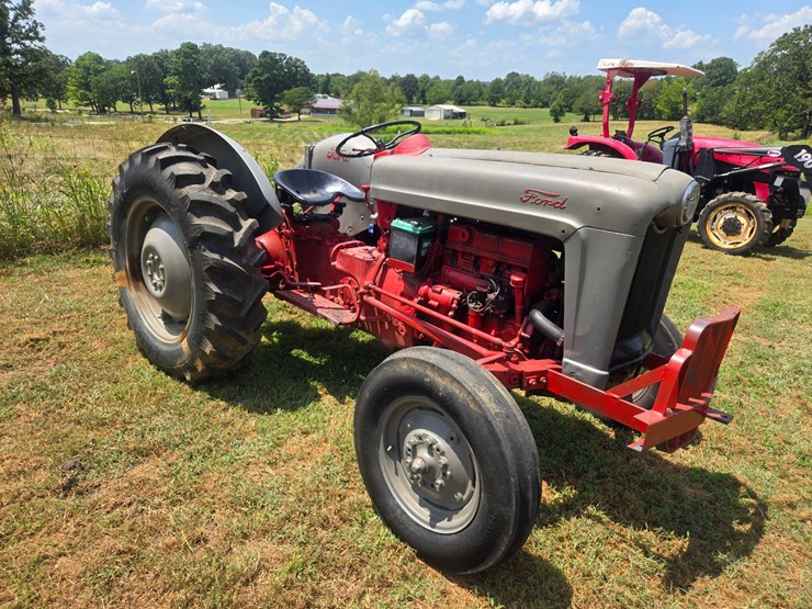1955-ford-800-image-2