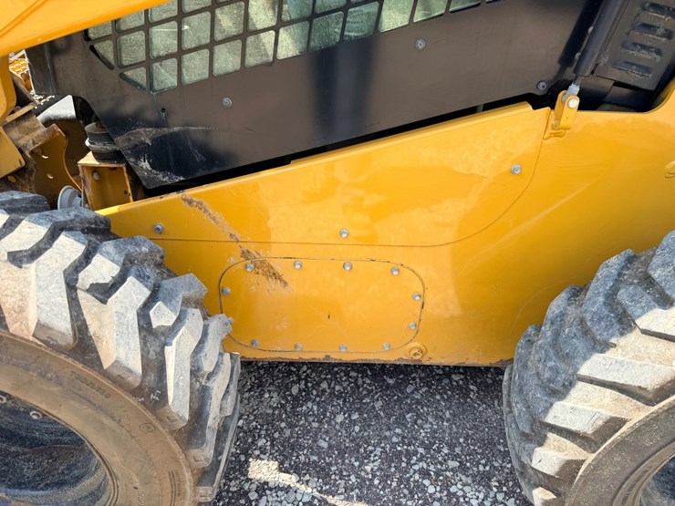 2014-caterpillar-272d-image-95