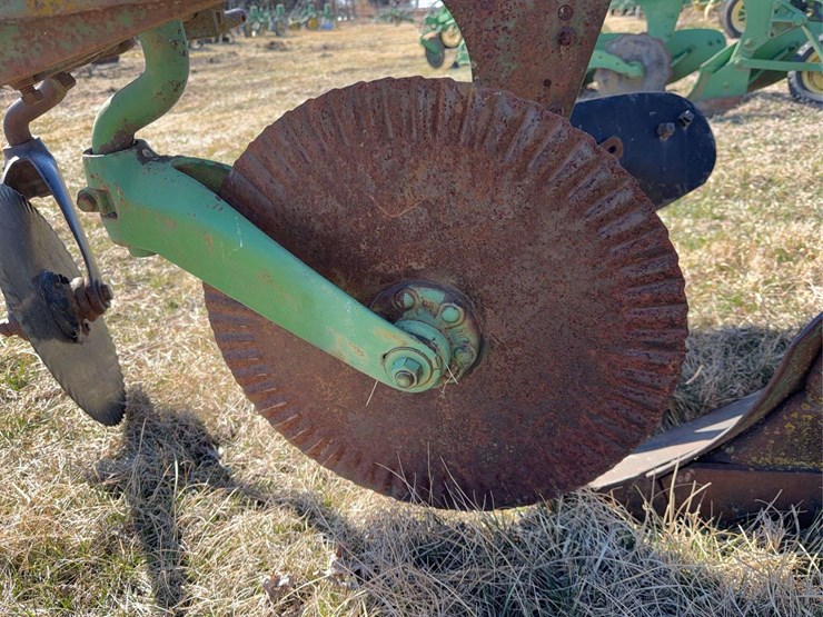 john-deere-three-point-three-bottom-plow-image-22