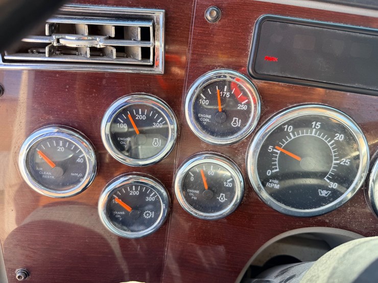 2016-western-star-4700-image-140