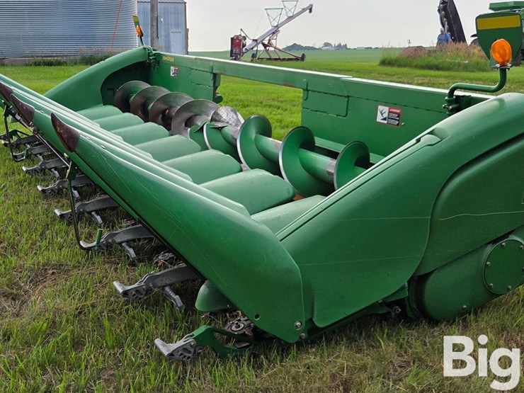 2010-john-deere-608c-image-1