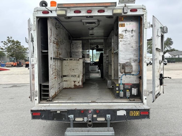 2002-workhorse-p42-image-17