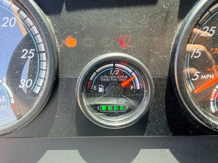 2016-freightliner-cascadia-125-image-113