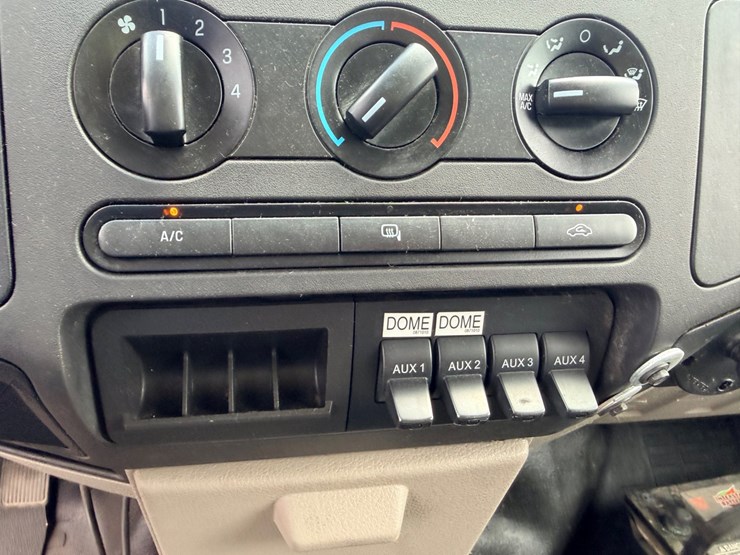 2010-ford-f550-image-56
