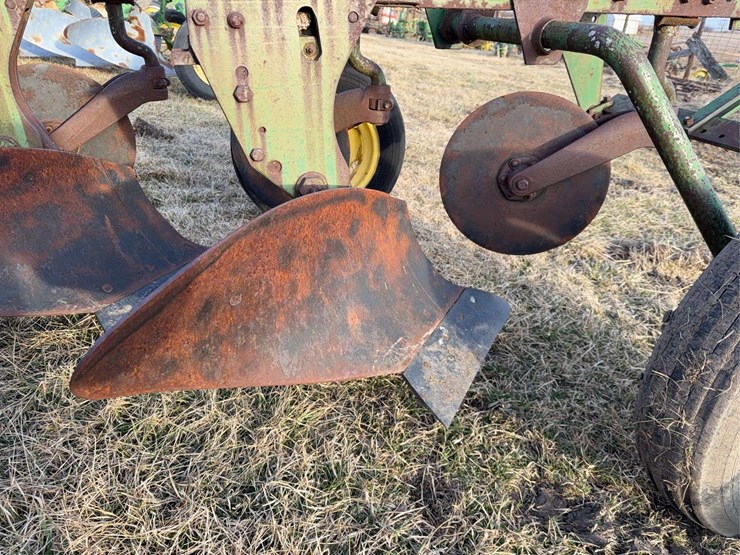 john-deere-pull-type-three-bottom-plow-image-16