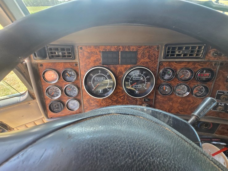 2002-kenworth-w900-image-55