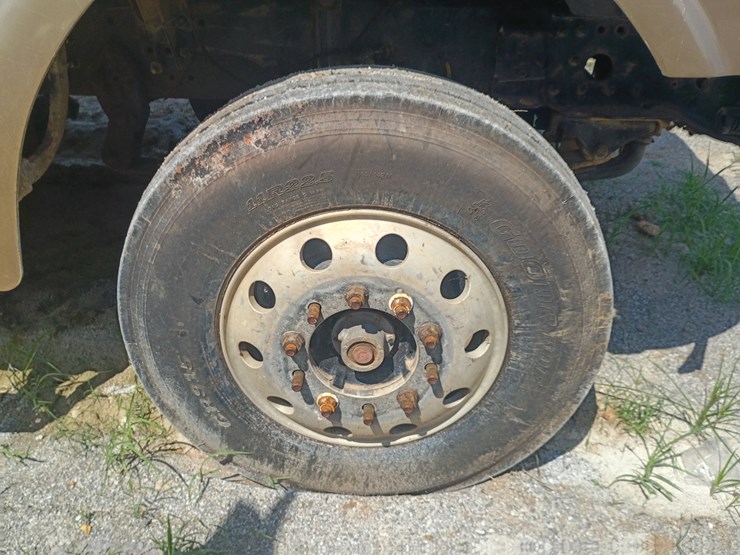 2008-sterling-l9500-image-89