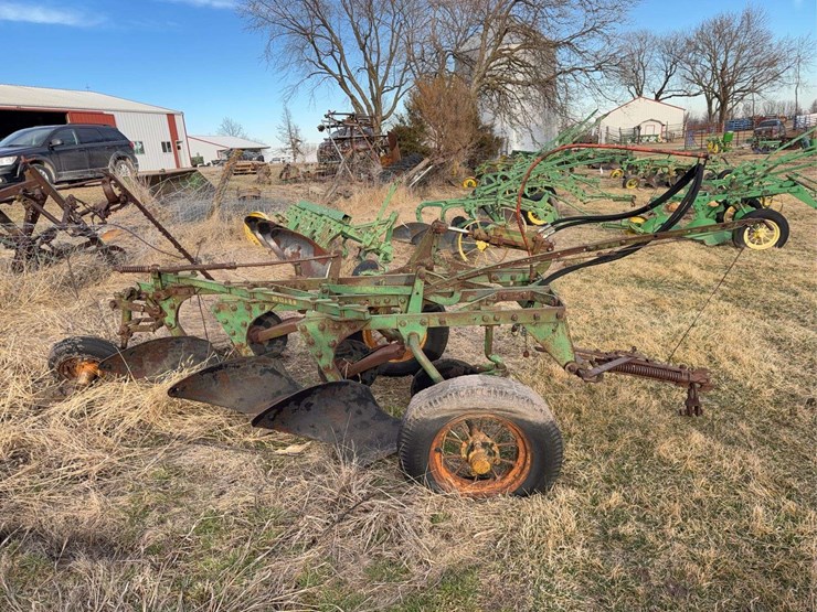 john-deere-no.-55-a-b-h-pull-type-three-bottom-plow-image-2