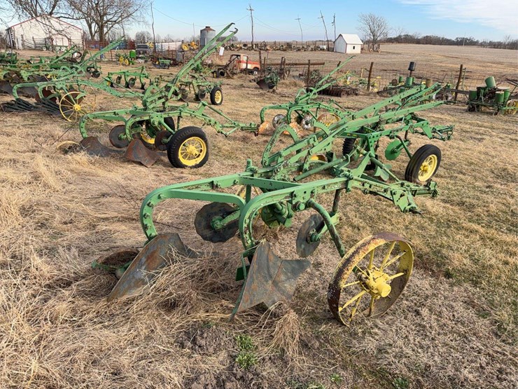 john-deere-pull-type-two-bottom-plow-image-3