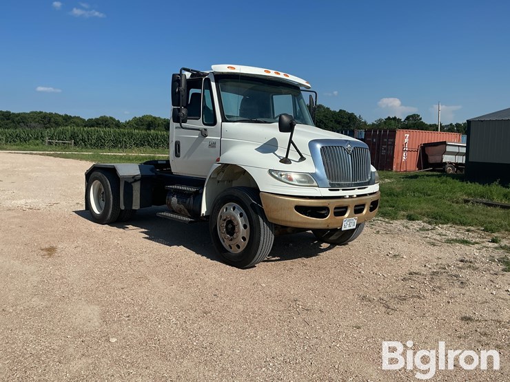 2007-international-durastar-4400-image-3