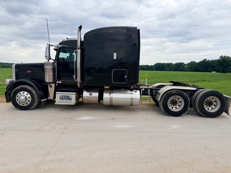 2013-peterbilt-388-image-5
