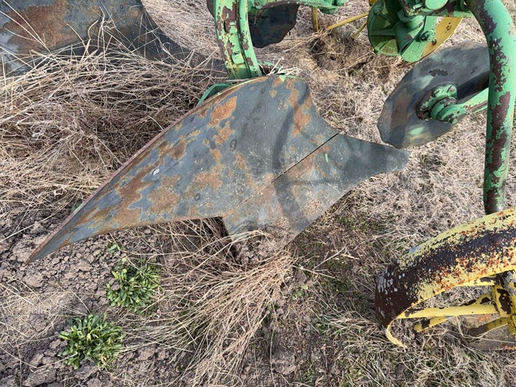 john-deere-pull-type-two-bottom-plow-image-14
