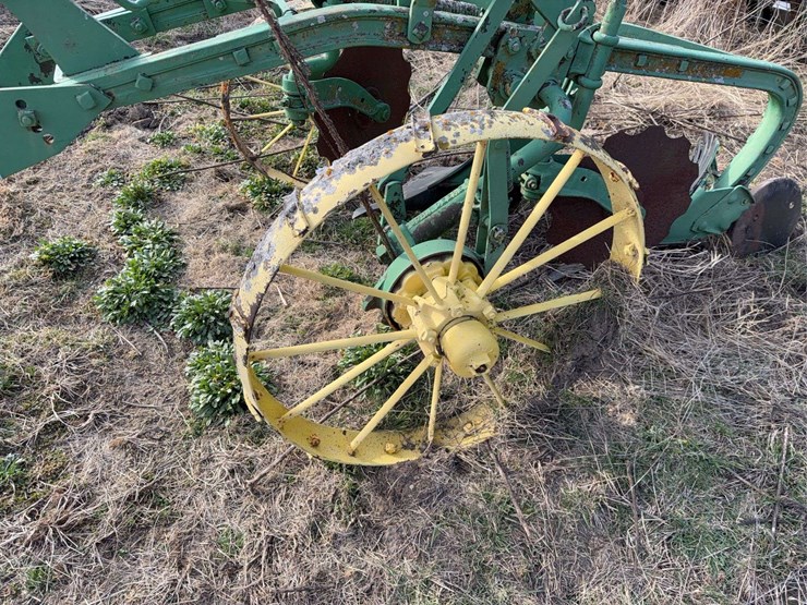john-deere-pull-type-two-bottom-plow-image-10