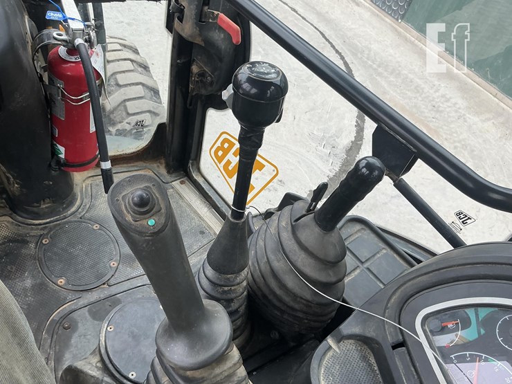 2016-jcb-3cx14-image-11