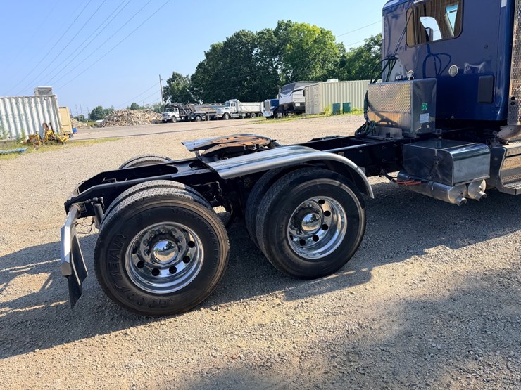 2021-peterbilt-579-image-40