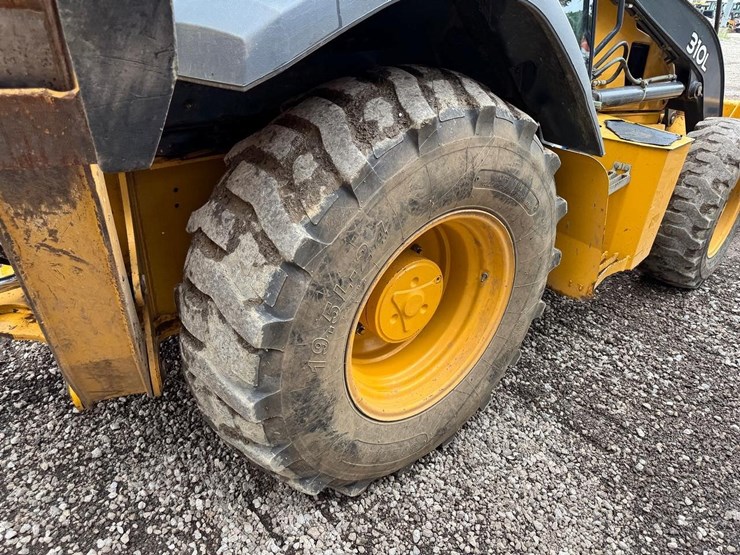2018-deere-310l-image-19