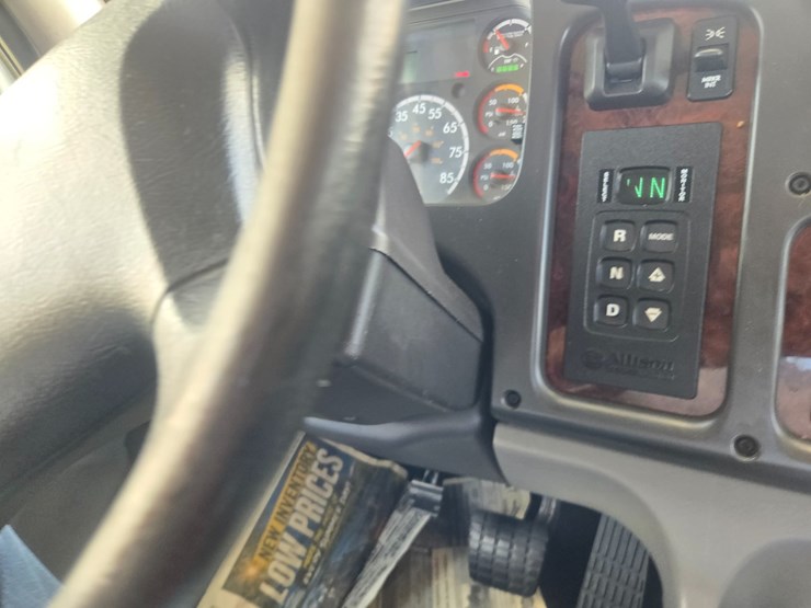 2018-freightliner-m2-106-image-52
