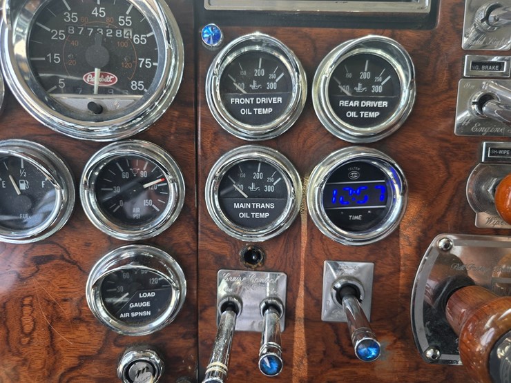 2000-peterbilt-379-image-84
