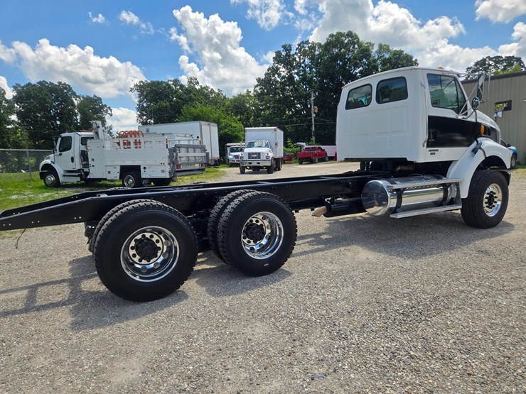 2005-sterling-l9500-image-13