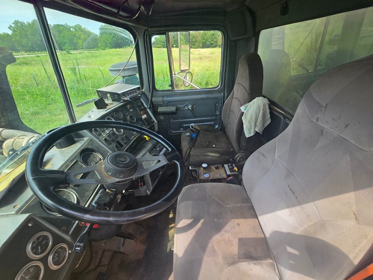 2002-mack-rd688s-image-109